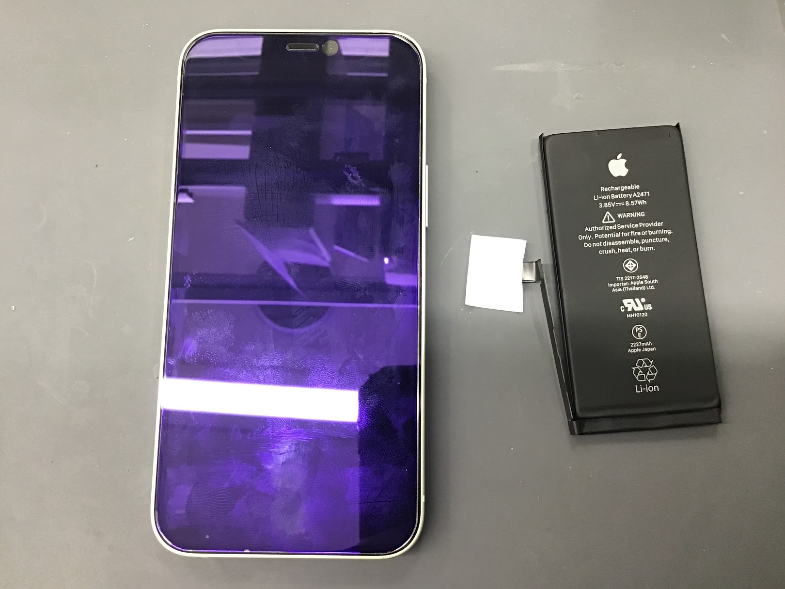 iPhone12miniならデータそのまま修理可能なスマホ修理工房橋本店へ！